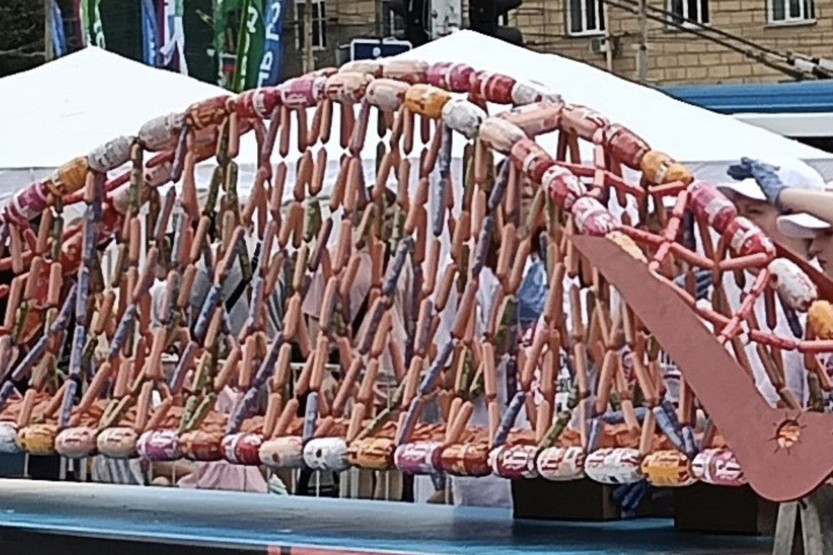 Конкурсы и соревнования среди колбас: как выбирают лучшие продукты1765969998