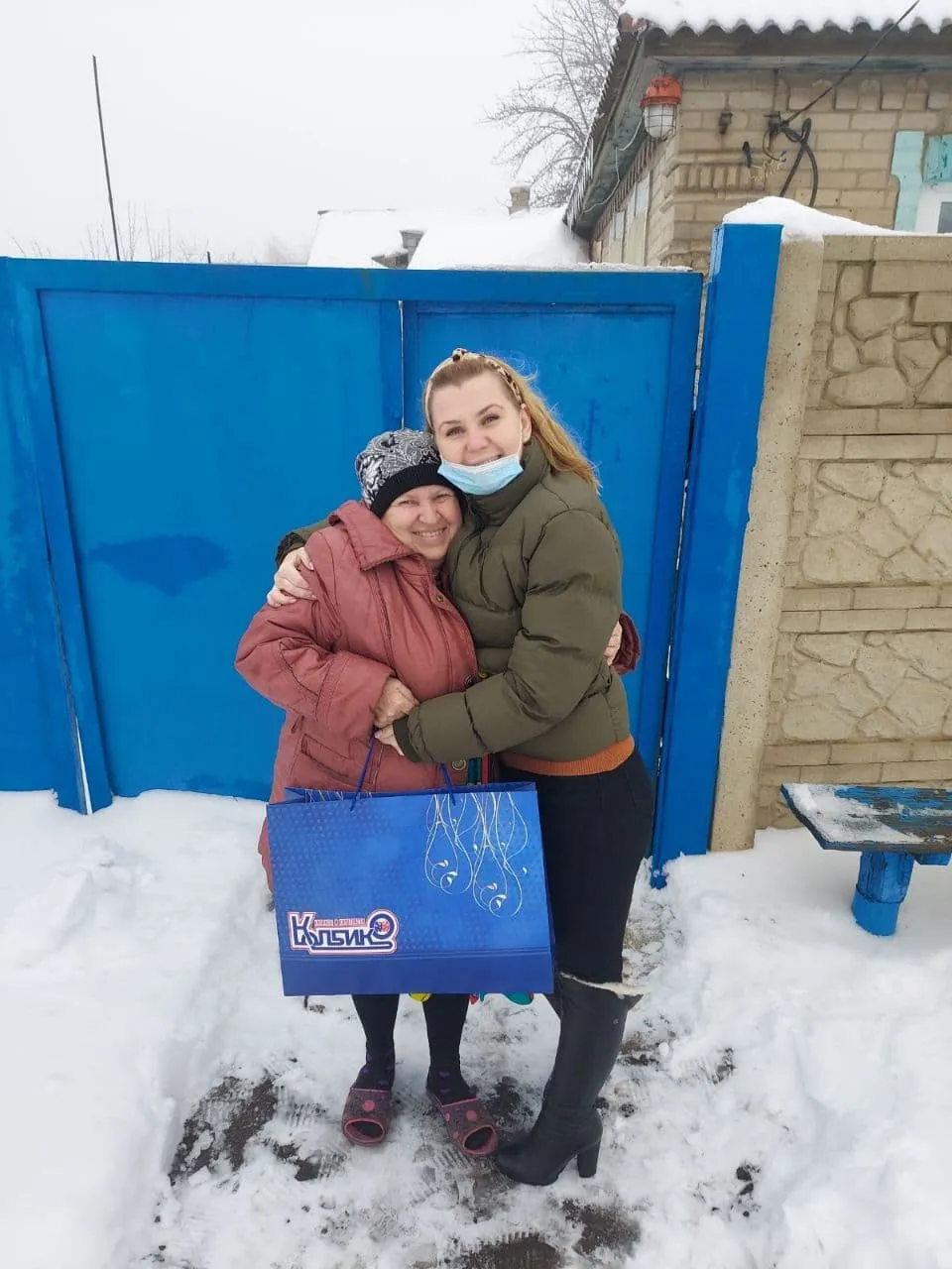 Представители фирмы Колбико поздравили с Новым Годом пенсионеров1642148479