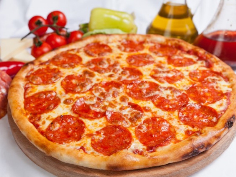 Как приготовить Пицца на сковороде с колбасой, сыром и помидорами просто рецепт пошаговый